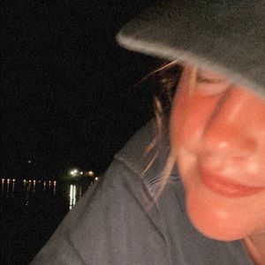 Meet your Posher, Caroline